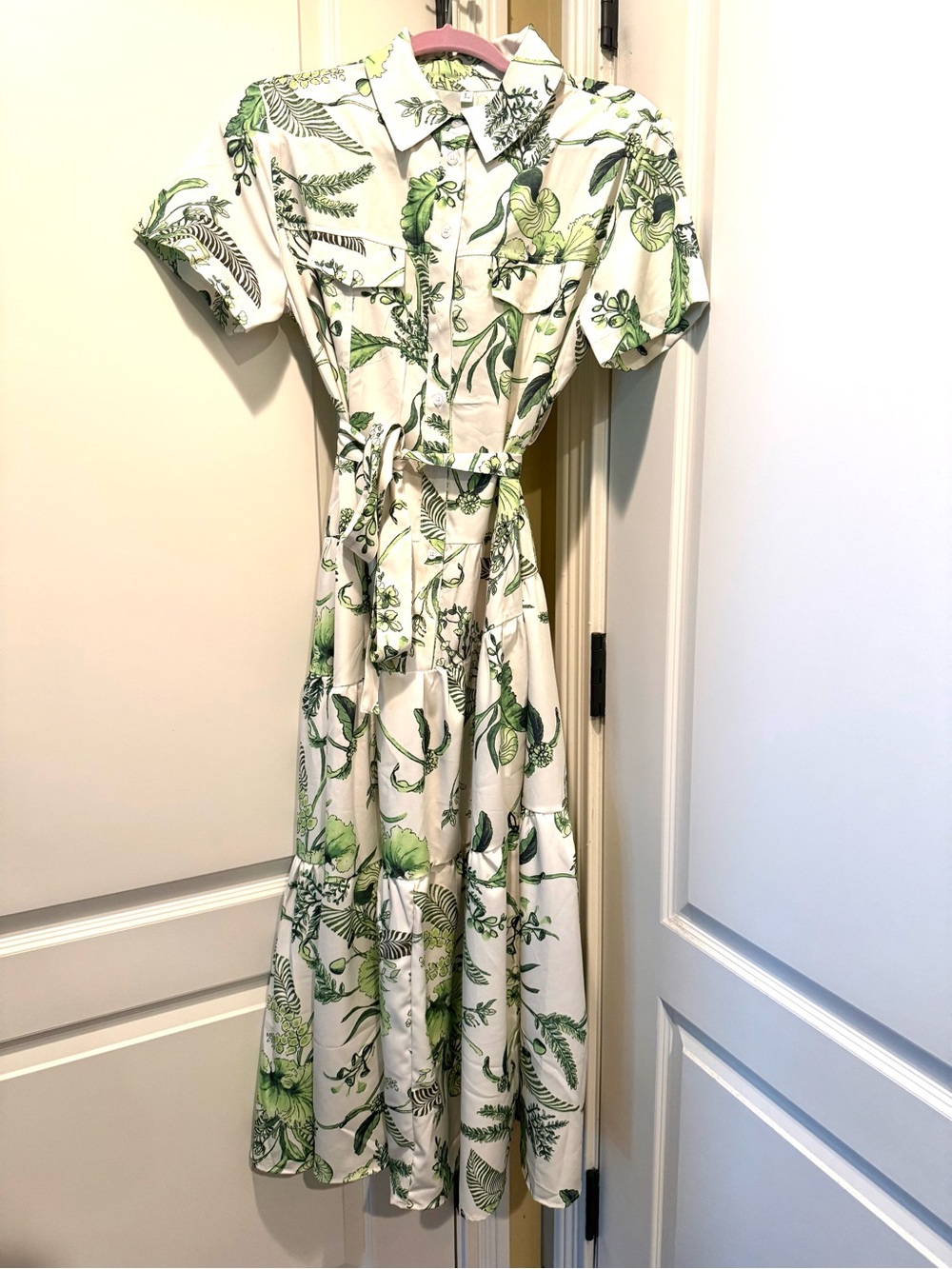 Tropical Leaf Print Short-Sleeve Shirt Dress in Green